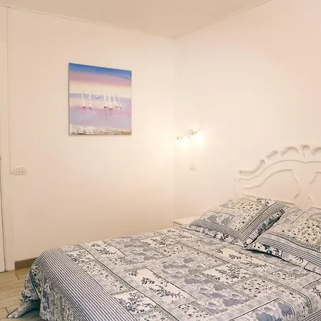 Europa 2 Apartment *